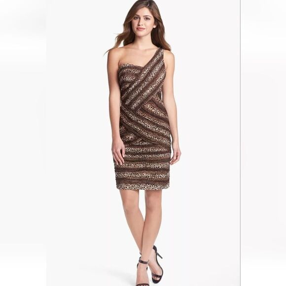 SUE WONG ANIMAL PRINT Draped Ruched ONE-SHOULDER SHEATH DRESS sz 8 - Picture 9 of 12